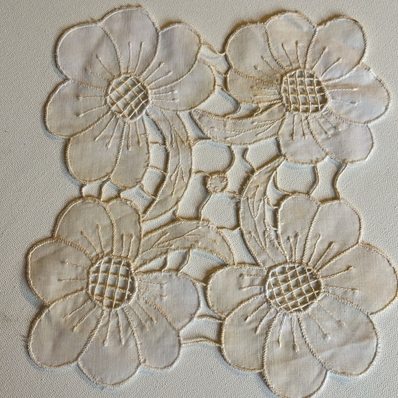 Assorted (6) vintage crocheted doilies - Picture 6 of 6
